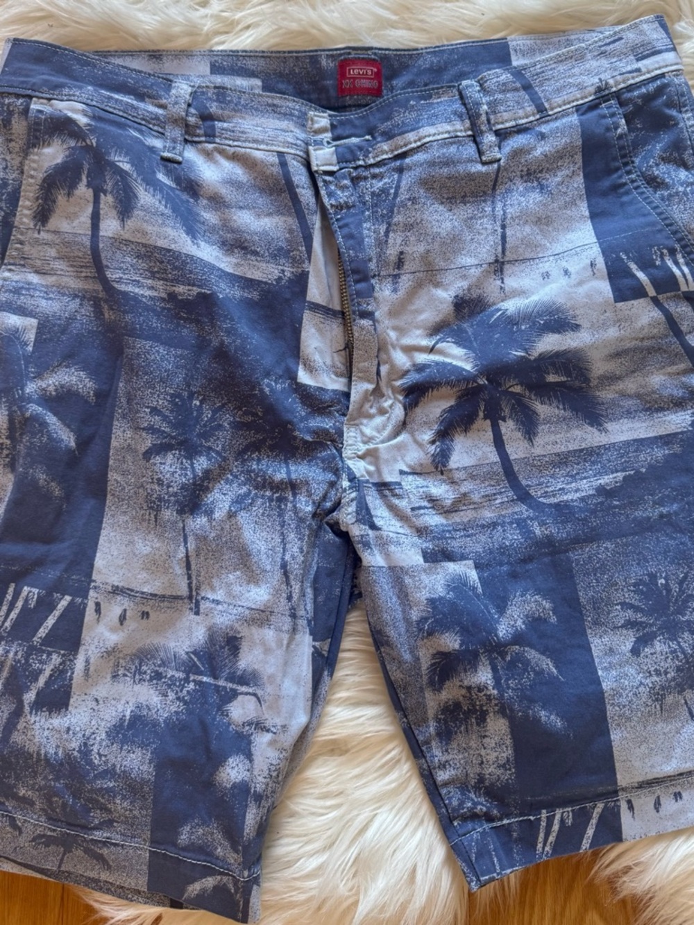 WORN ONCE Levi's Navy and Light Blue Palm-Print Casual Shorts